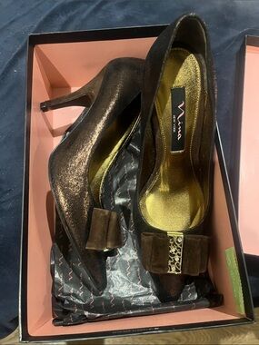 Nina Shoes Brown Metallic Pointed-Toe Bow Pumps, worn once